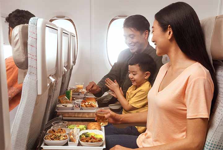 Comidas e bebidas que você deve evitar antes de embarcar no avião