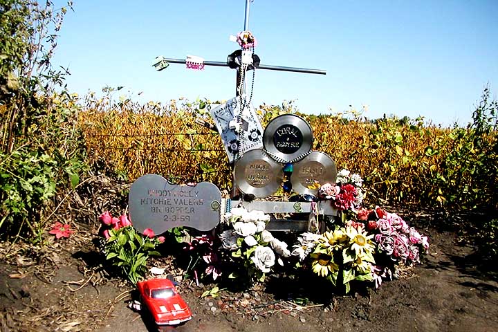A morte precoce de Buddy Holly, aos 22 anos, teve um impacto profundo na música e na cultura da época. Ela foi marcada como o fim de uma era de inocência no rock, sendo imortalizada na canção 